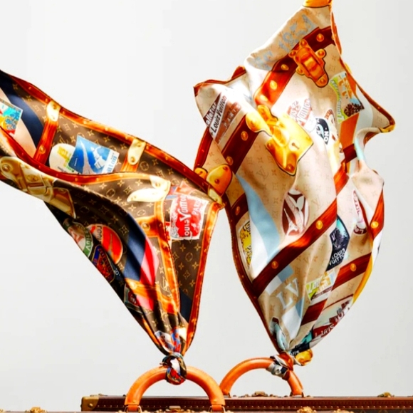 NWOT Louis Vuitton Silk Square - Picture 6 of 9